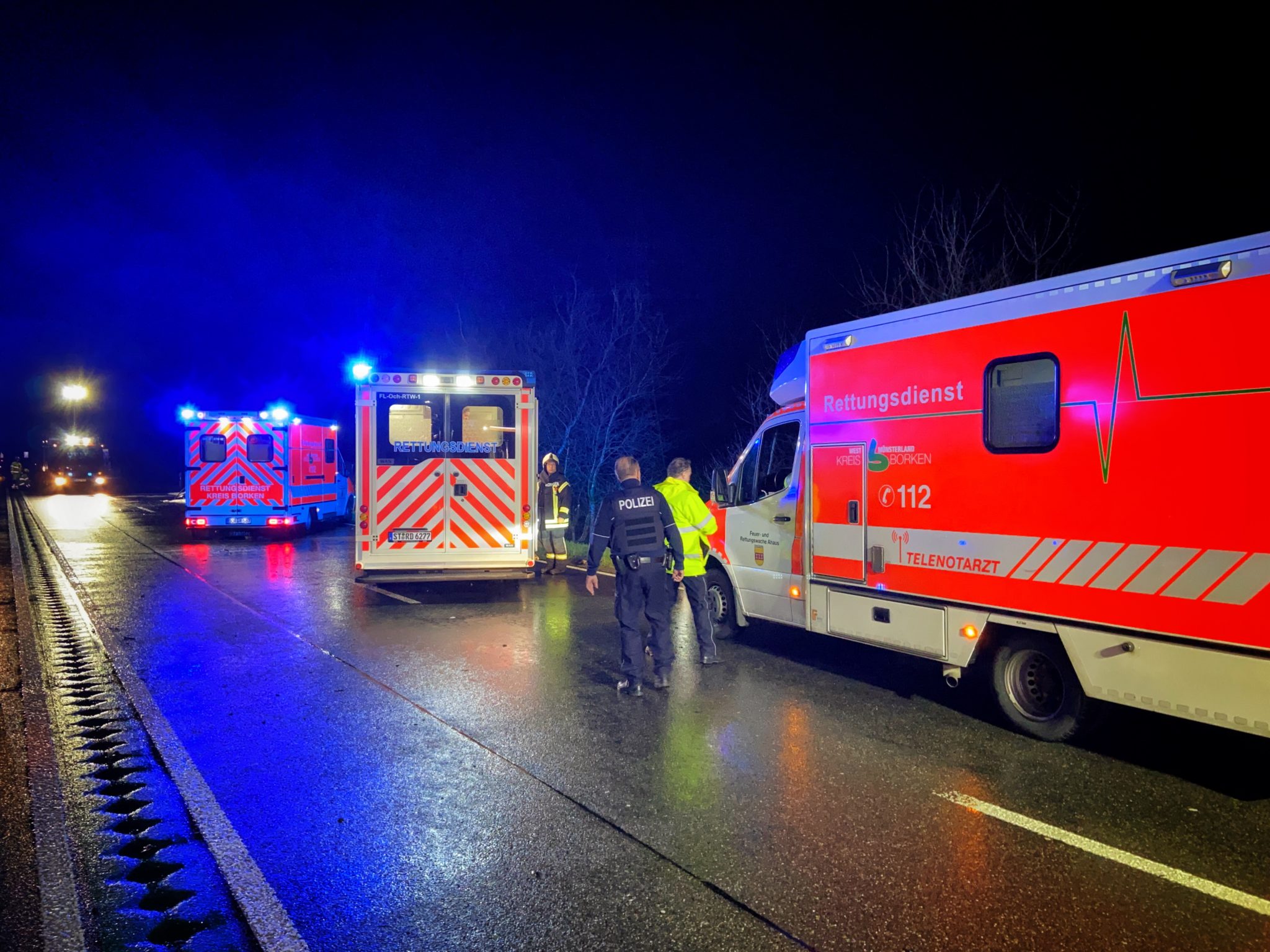 Schwerer Verkehrsunfall Nach Starkregen Auf B54 – ManV-Alarm Auf ...